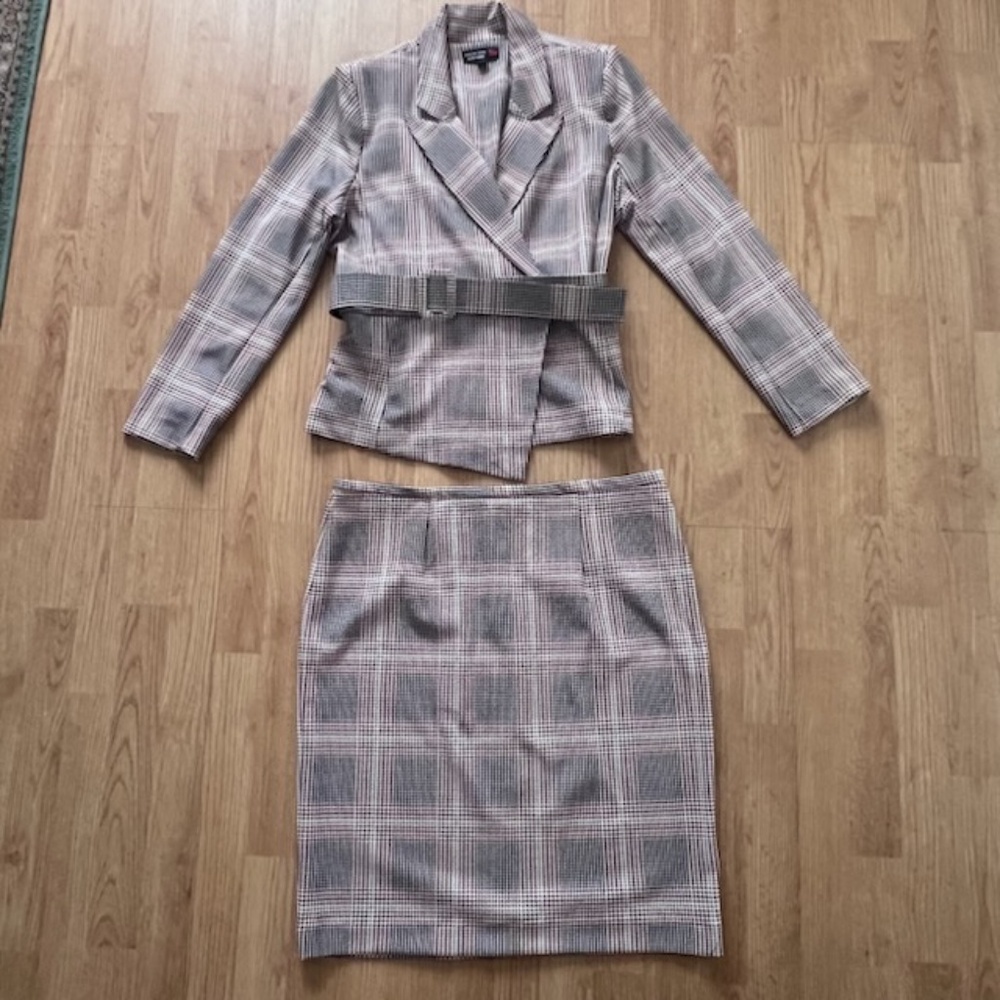 Shelby Rose New York Multi-color 2 Piece Suit Unlined 14